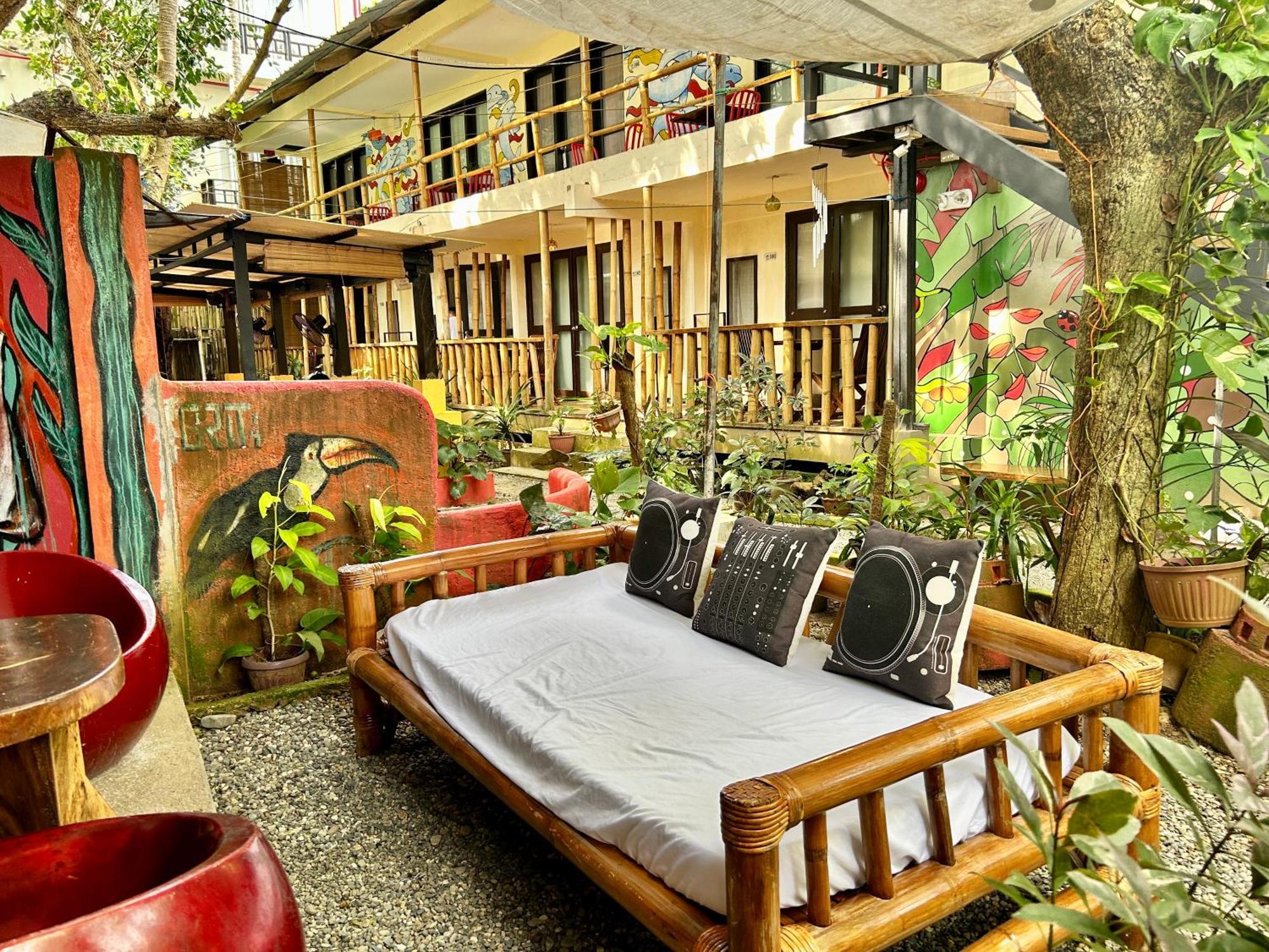 เดอะเลซี ด็อก เบด แอนด์ เบรคฟาสต์ Hotel Balabag  ภายนอก รูปภาพ