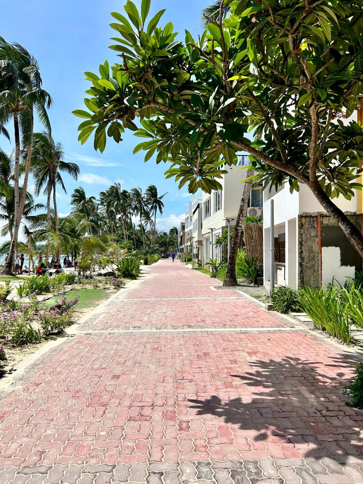 เดอะเลซี ด็อก เบด แอนด์ เบรคฟาสต์ Hotel Balabag  ภายนอก รูปภาพ