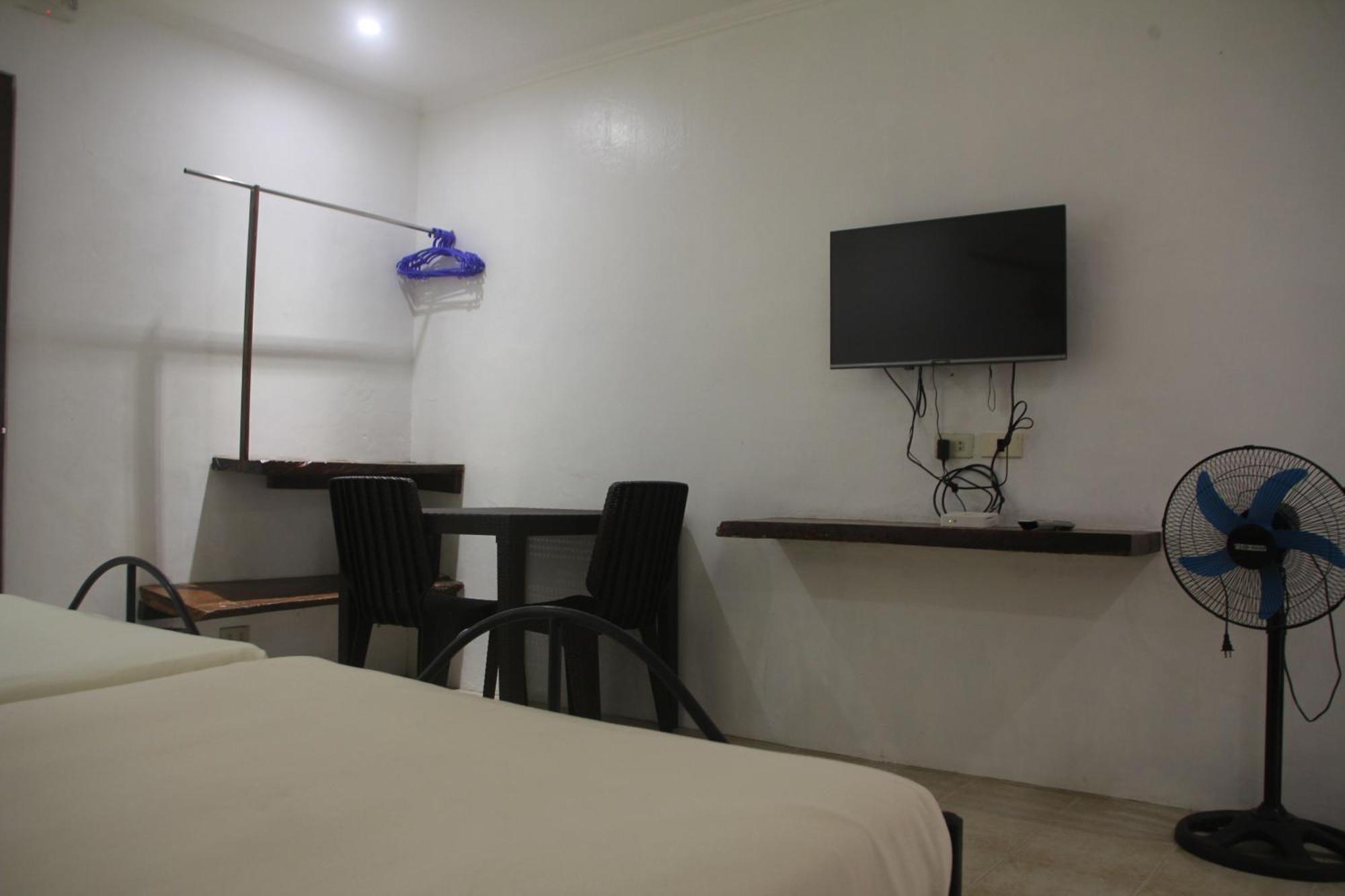 เดอะเลซี ด็อก เบด แอนด์ เบรคฟาสต์ Hotel Balabag  ภายนอก รูปภาพ