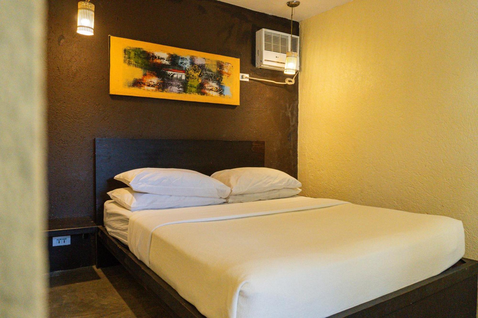 เดอะเลซี ด็อก เบด แอนด์ เบรคฟาสต์ Hotel Balabag  ภายนอก รูปภาพ