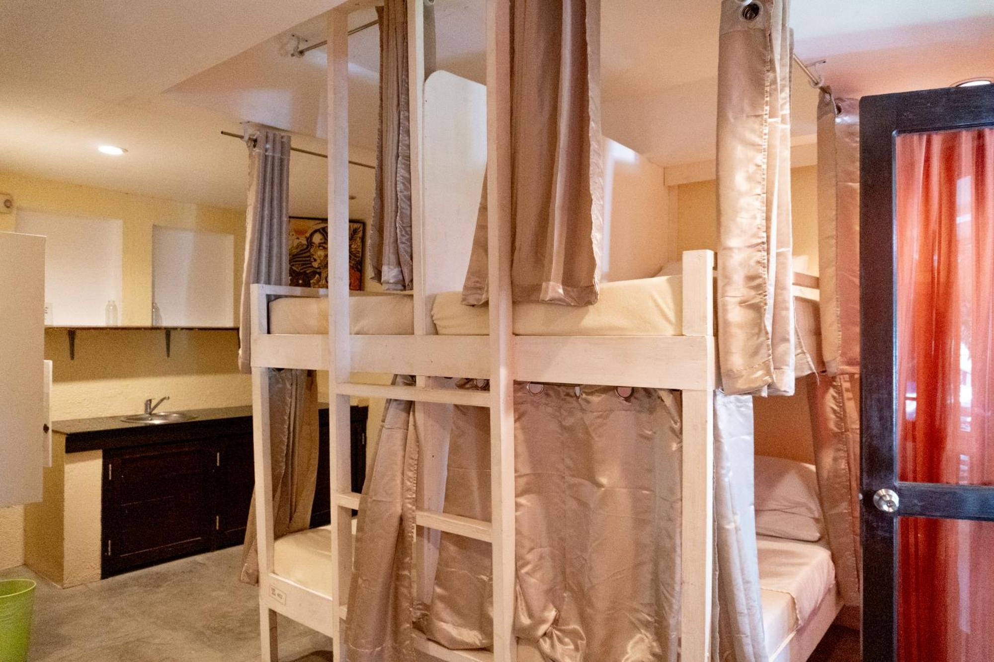 เดอะเลซี ด็อก เบด แอนด์ เบรคฟาสต์ Hotel Balabag  ภายนอก รูปภาพ